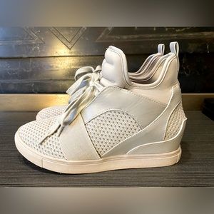 Steve Madden Lexi Sz. 8 Light Gray High Top Wedge Sneakers Sporty Chic Shoes
